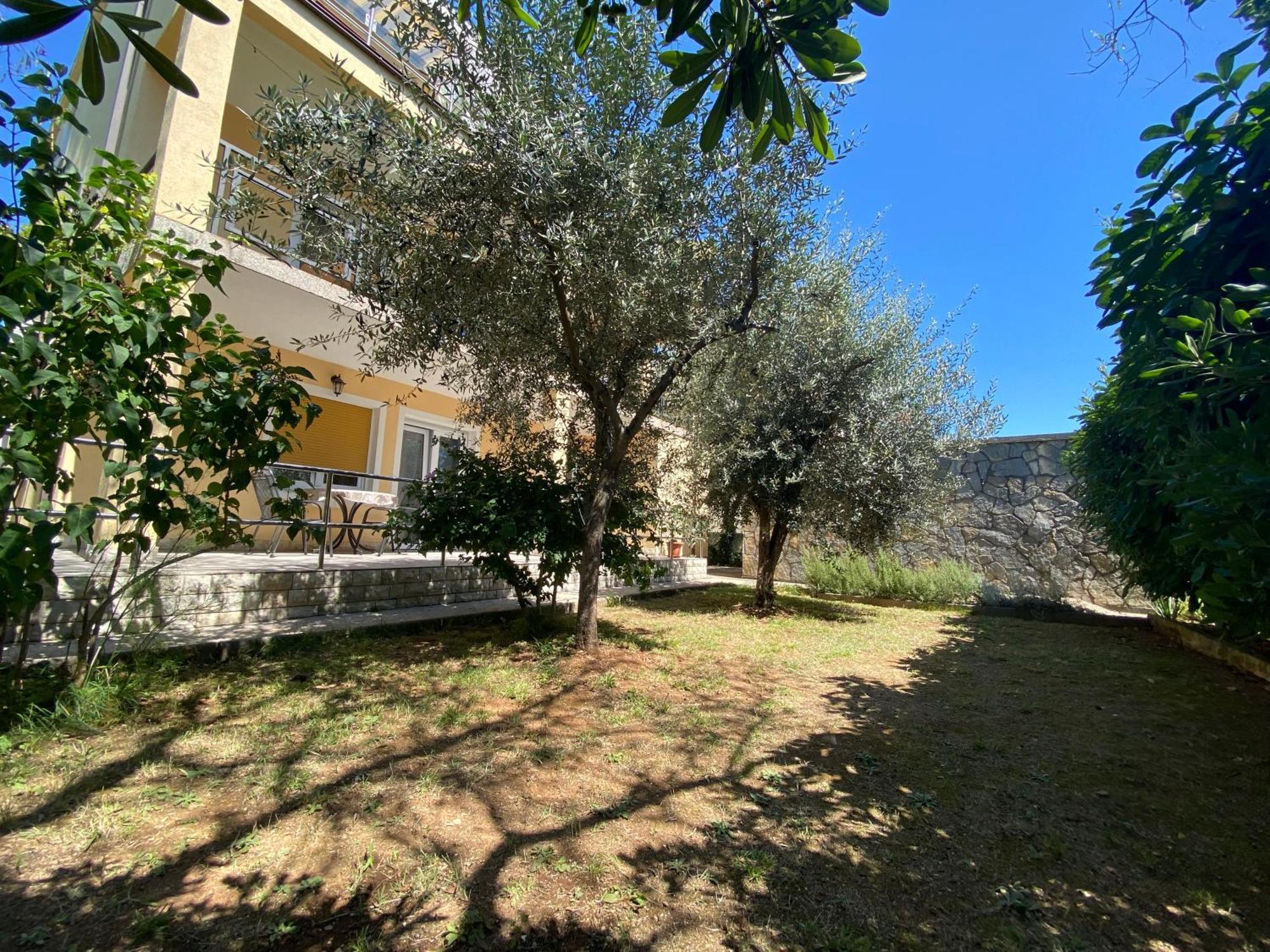 קרק Apartments Topic & Krk Central Location מראה חיצוני תמונה