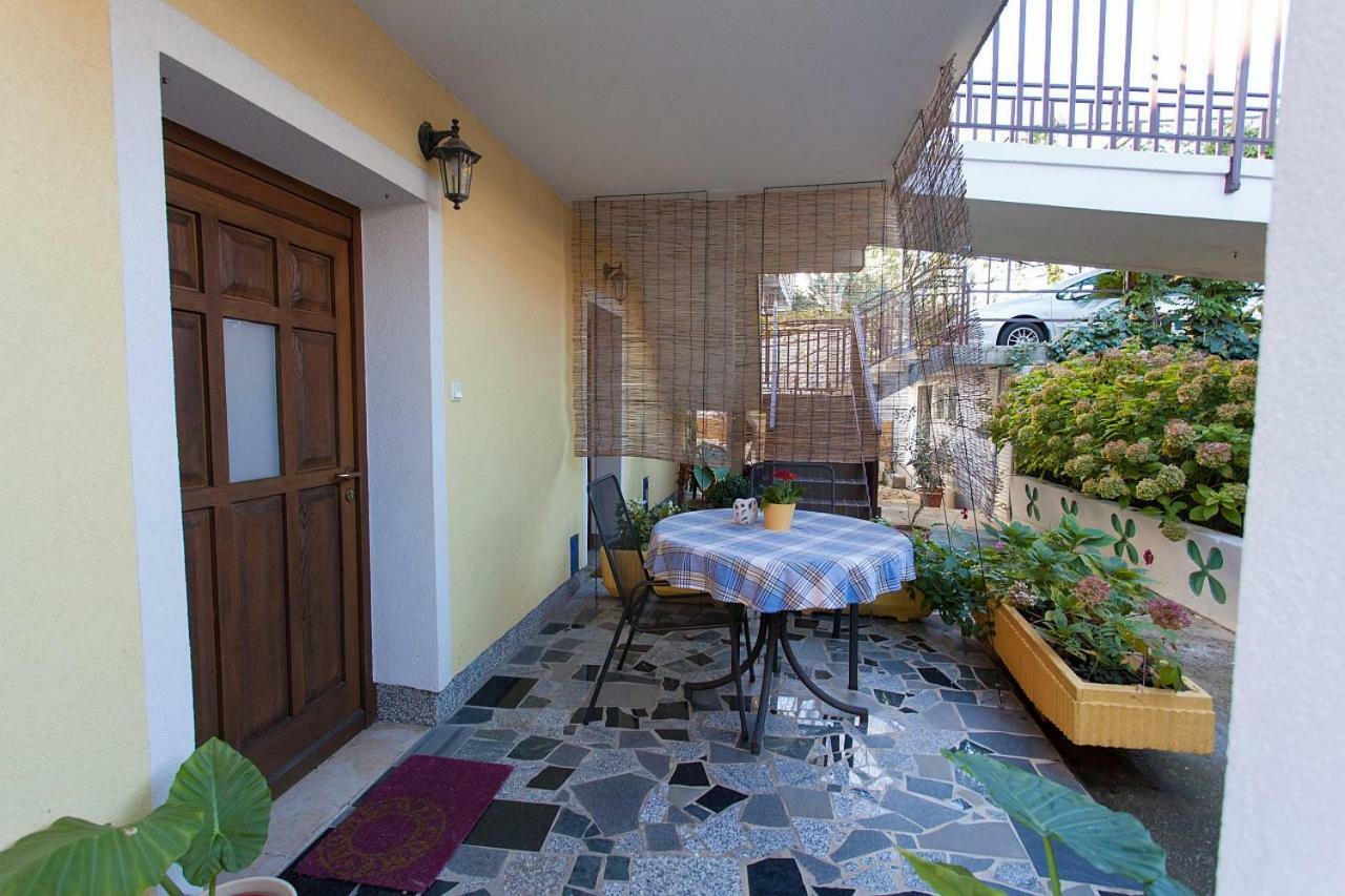 קרק Apartments Topic & Krk Central Location מראה חיצוני תמונה