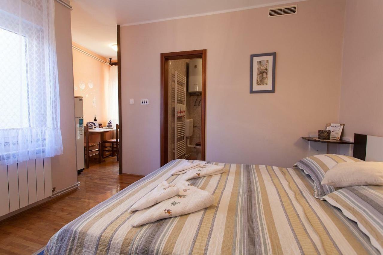 קרק Apartments Topic & Krk Central Location מראה חיצוני תמונה