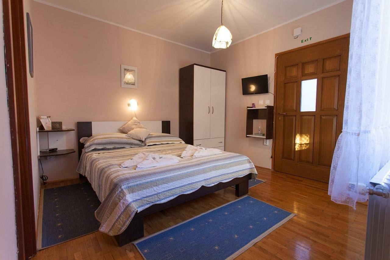 קרק Apartments Topic & Krk Central Location מראה חיצוני תמונה